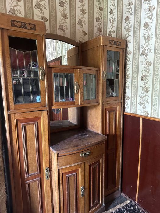 Продам Антикварный буфет