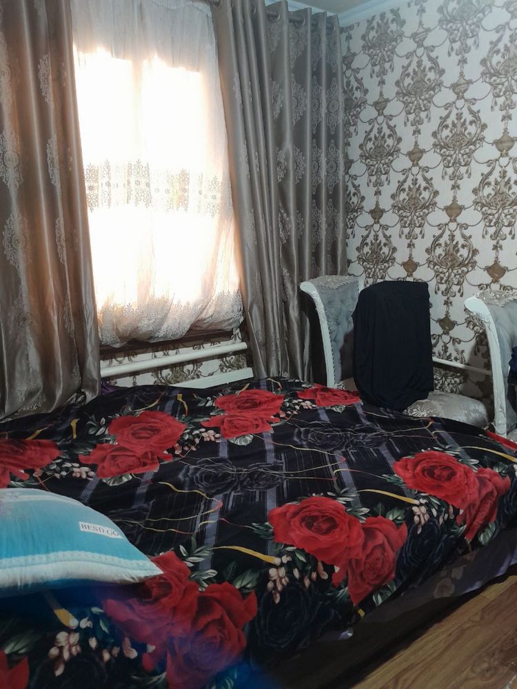 Uchastka kvartiraga beriladi jixozlari bilan tayor uy 300$