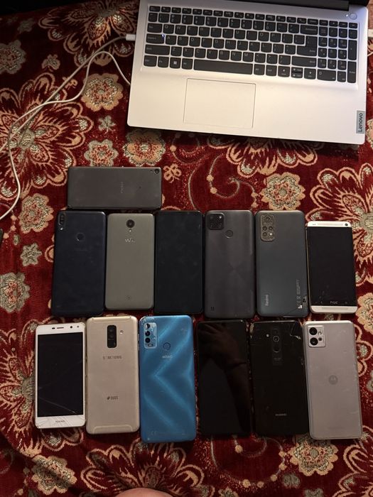Vand telefoane pentru piese.