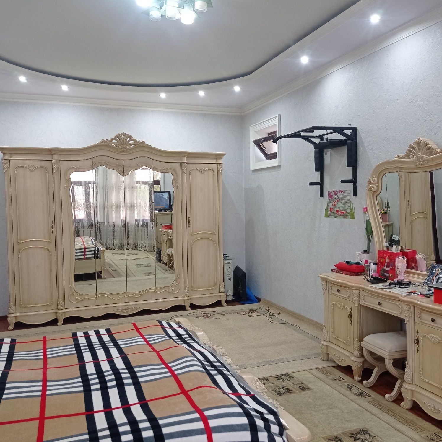 Иккита оилага 5,4 сотихлик тайёр катта 2 к,аватли Евроуй Кибрайда соти