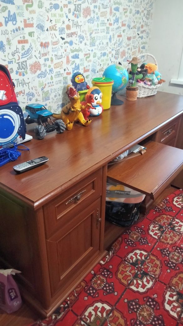 Продам стол офисный в хорошем состоянии