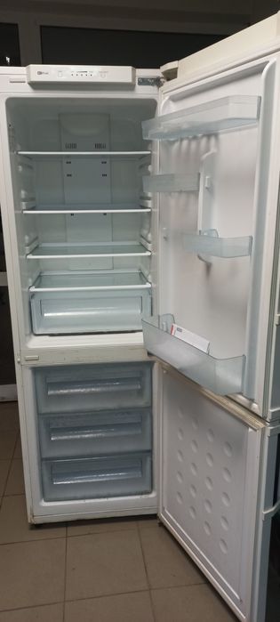 Продавам хладилник фризер Самсунг - ноу фронт система 280 лв.