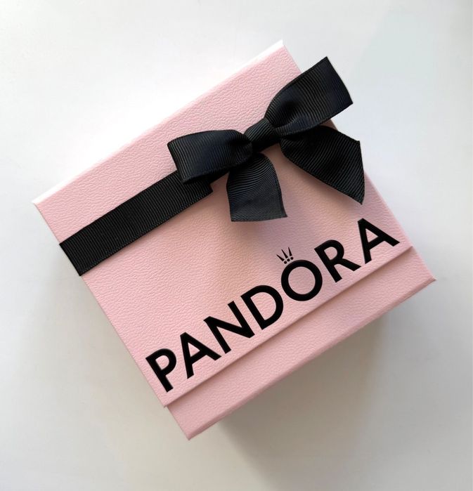 Кольцо Pandora “Возвышанное красное сердце”