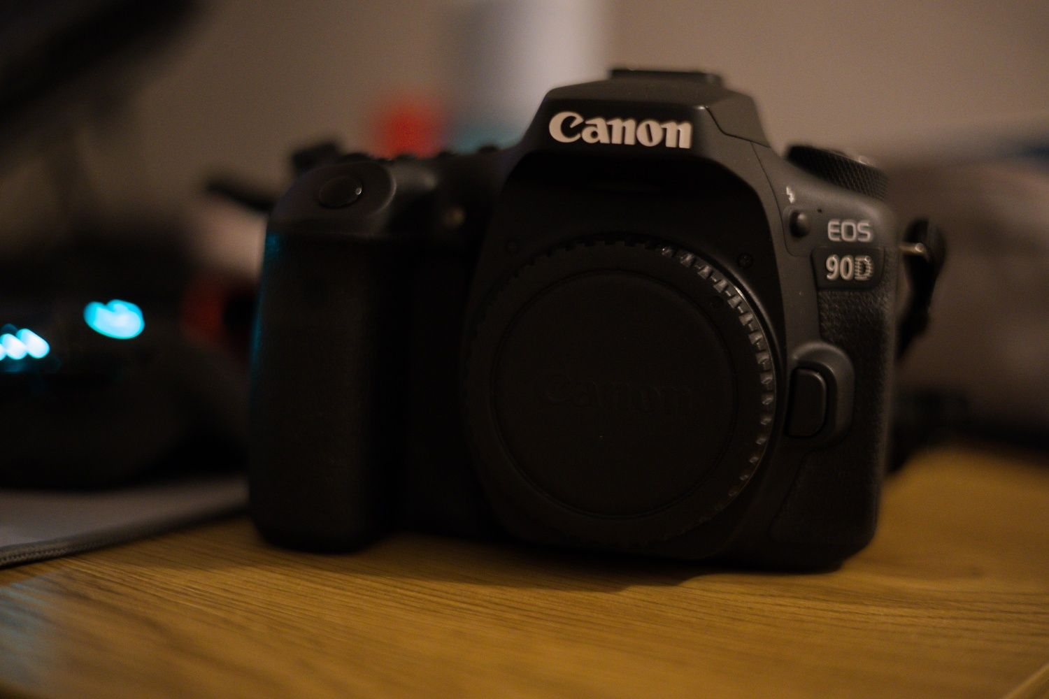 Canon EOS 90D с 3 обектива и 3 филтъра