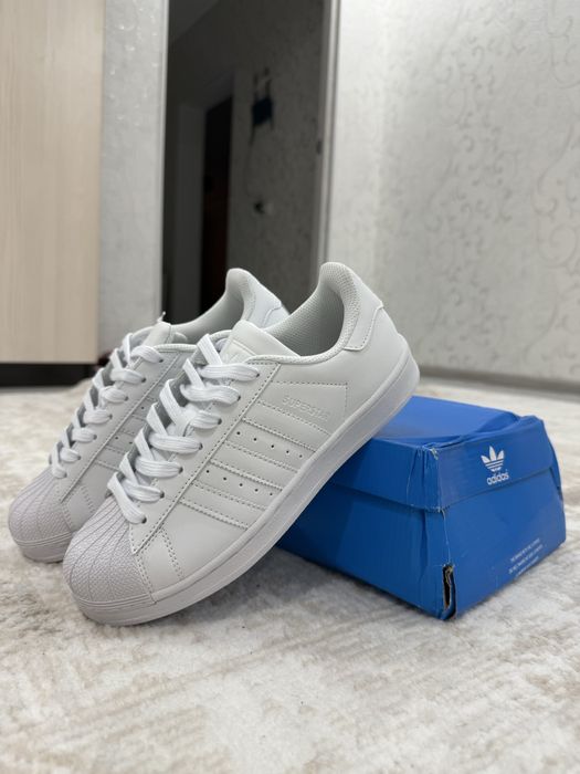 Продам новые кеды Adidas Super Star