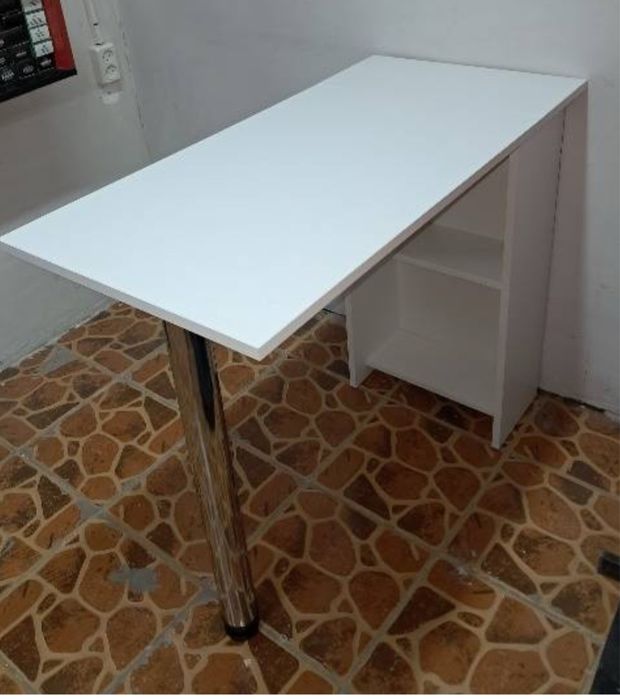 Продам манирный стол