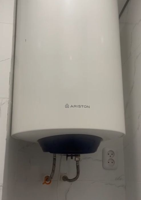Титан Ariston 80л. На запчасти