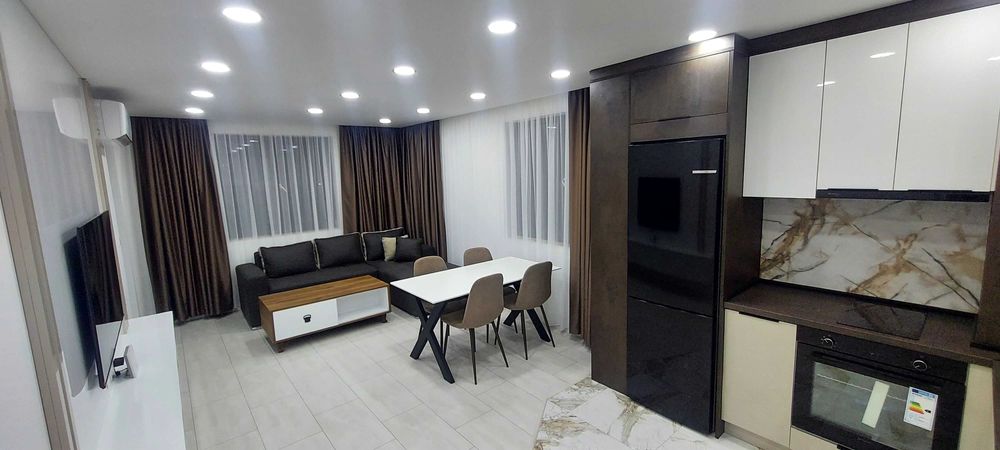 Тристаен луксозен апартамент под наем Шумен