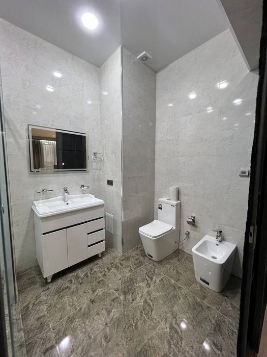 Продам 2 комнатную,Кадышева