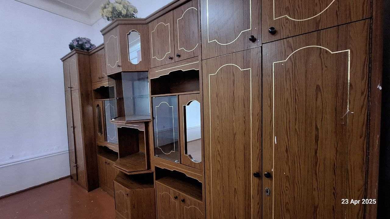 Шкаф (стенка), мебел. Идишлар ва кийим-кечаклар учун (2.5 x 4.25 m)
