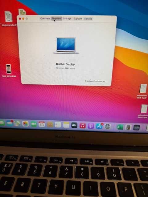 MacBook Air 13 inch (2017) – i5 1.8 GHz, 8GB RAM, stare excelenta
