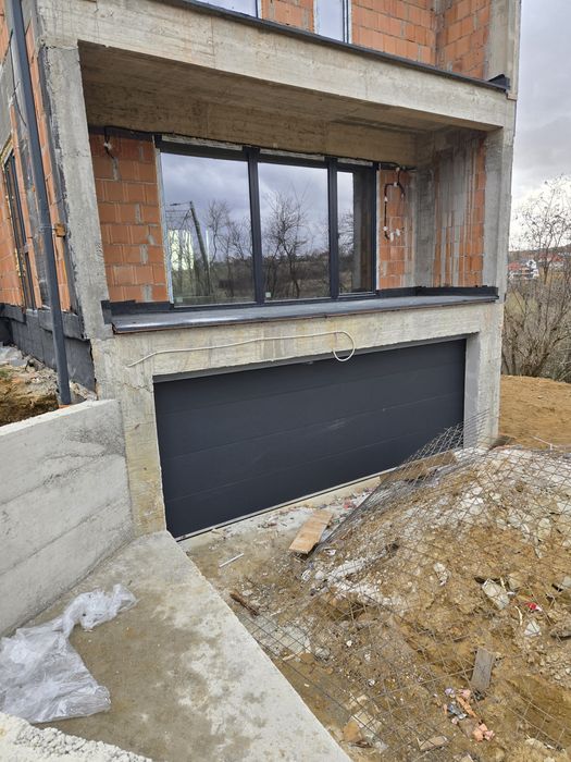 Usi de garaj/ usi tip rulou/ usa industriala/ usa batanta