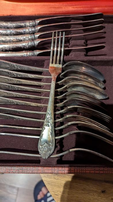 Посребрени прибори за хранене