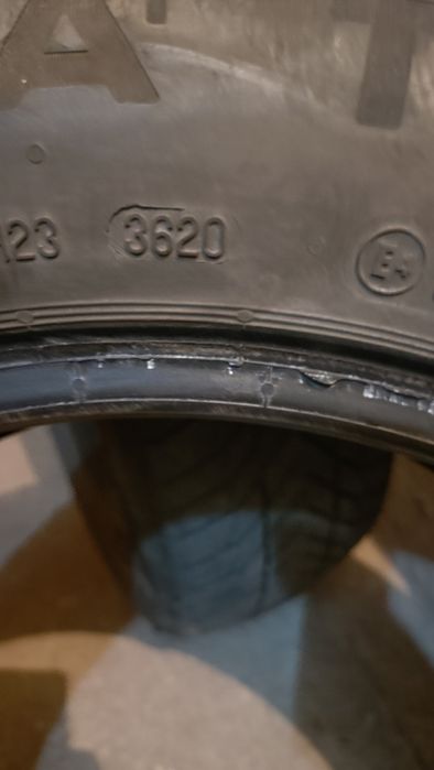 Продавам зимни гуми 205 60 16 .