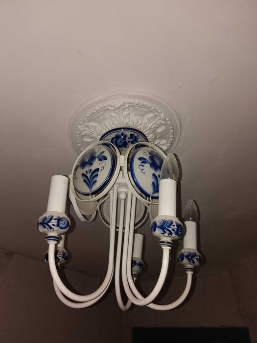 Продаеться Люстра в идеальном состоянии