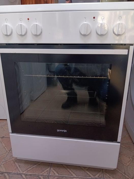 Свободно стояща печка с керамичен плот Gorenje 2 години гаранция!