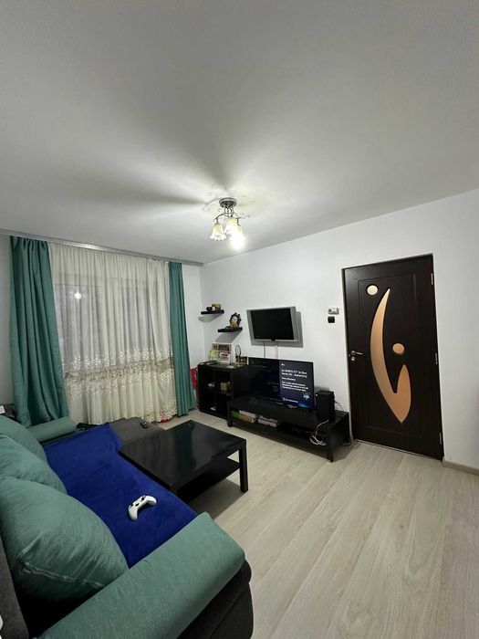 Vand apartament cu 3 camere