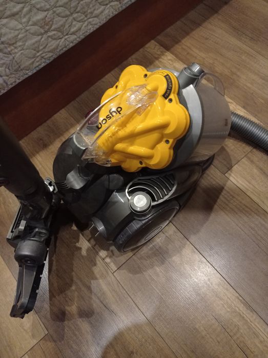 Прахосмукачка Dyson