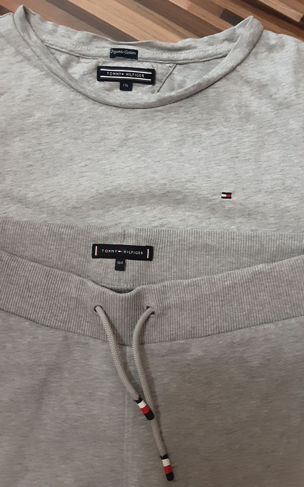(XS) TOMMY HILFIGER оригинални долница(69лв) тениски(35лв)