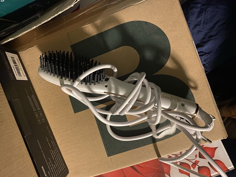 Perie electrica pentru indreptarea parului