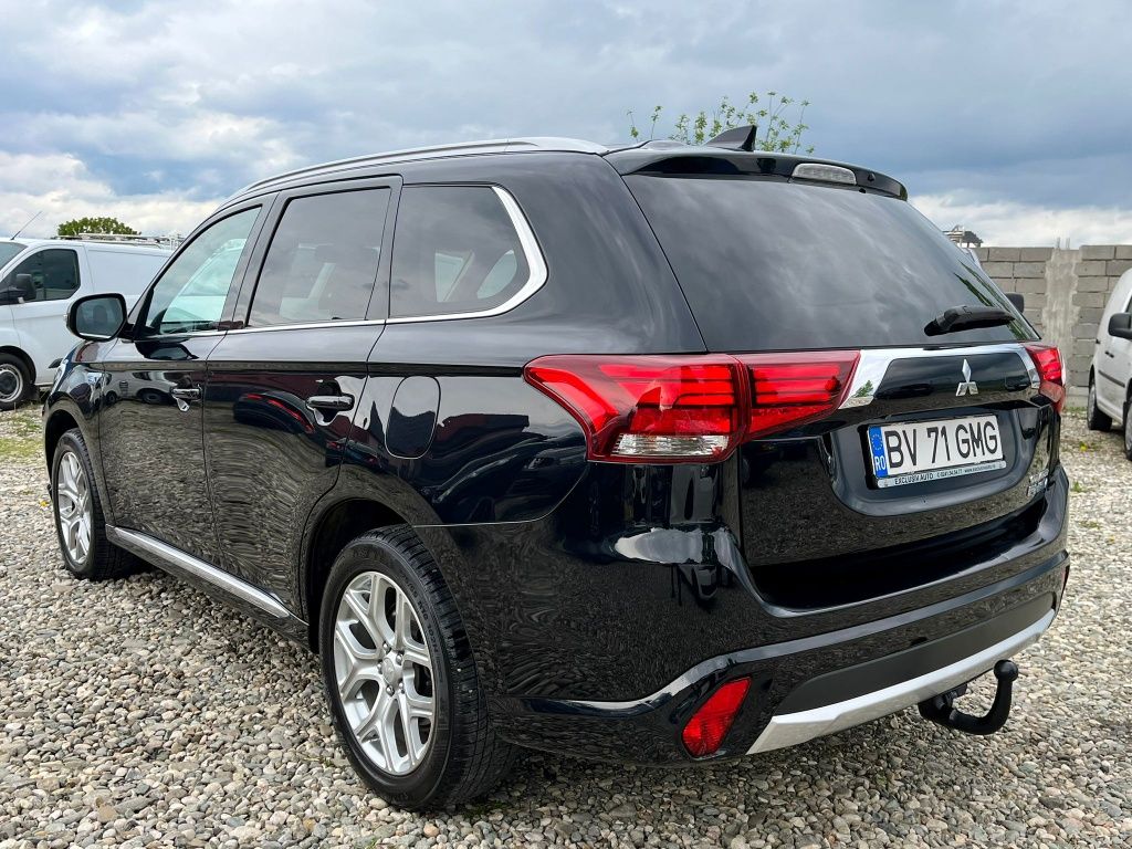 Mitsubishi Outlander PHEV, Hybrid Plug In