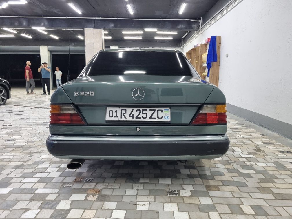 Mercedes-Benz W124