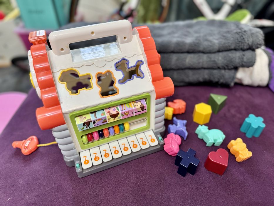 Jucarie interactiva Hola - Casuta cu forme, lumini si sunete