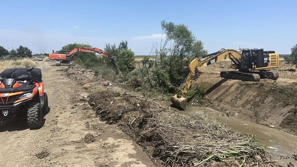 Inchirieri camione 8x4 si utilaje de construcții