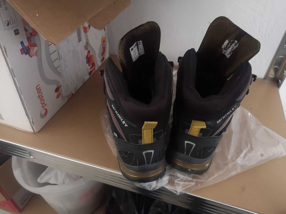 Боти заа зимата дълбоки