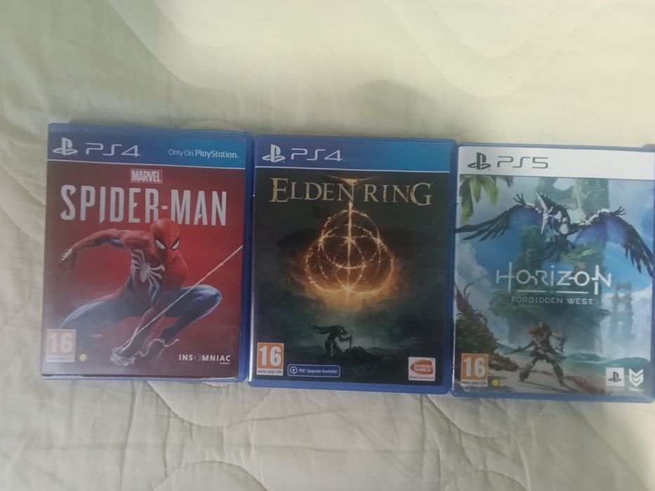 5 игри. 4 за PS4 и една за PS5