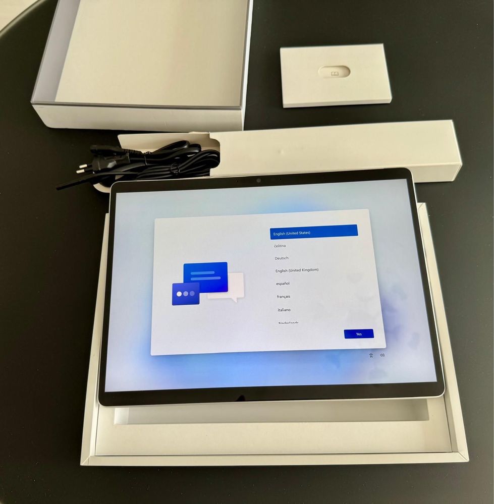 Microsoft Surface Pro 8 11th Gen 13” Intel Core I7 16GB 256 SSD Noua