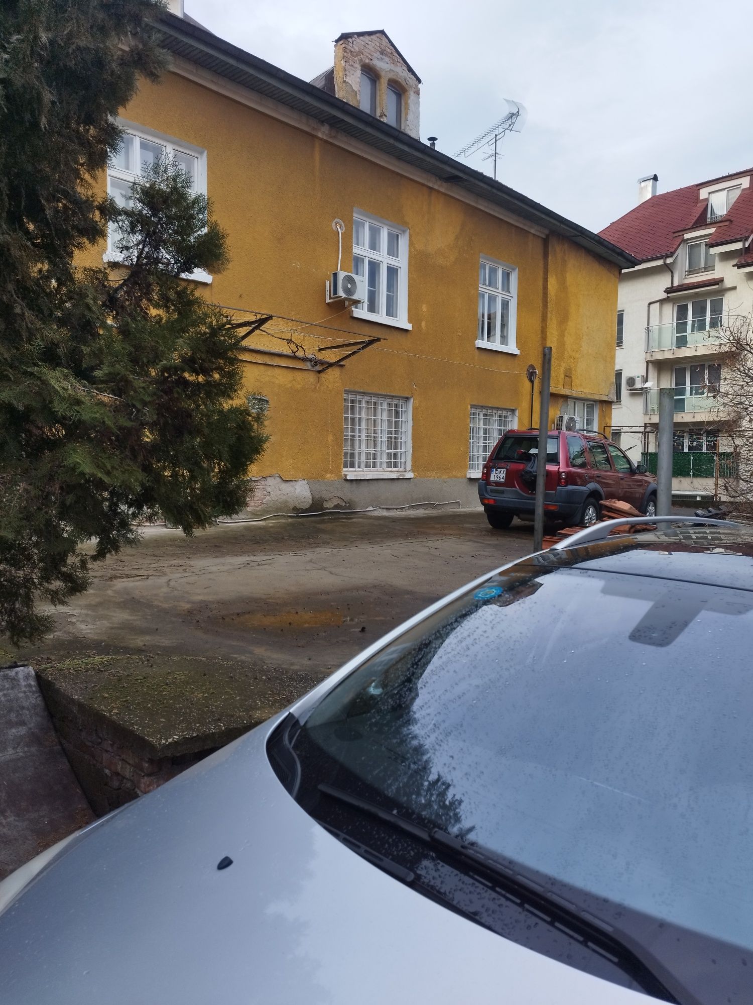 Два апартамента на 1-ви етаж от двуетажна къща в Лозенец, София
