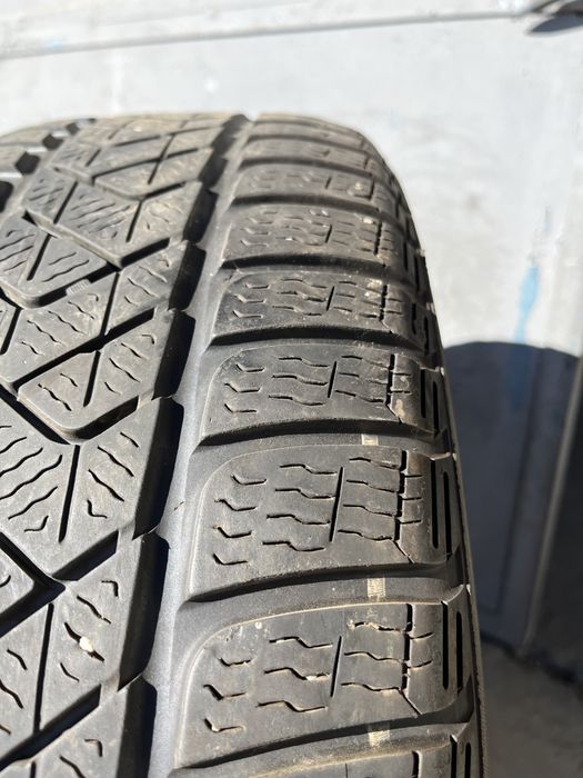 4 бр. зимни гуми 215/60/16 Pirelli DOT 4219 5 mm