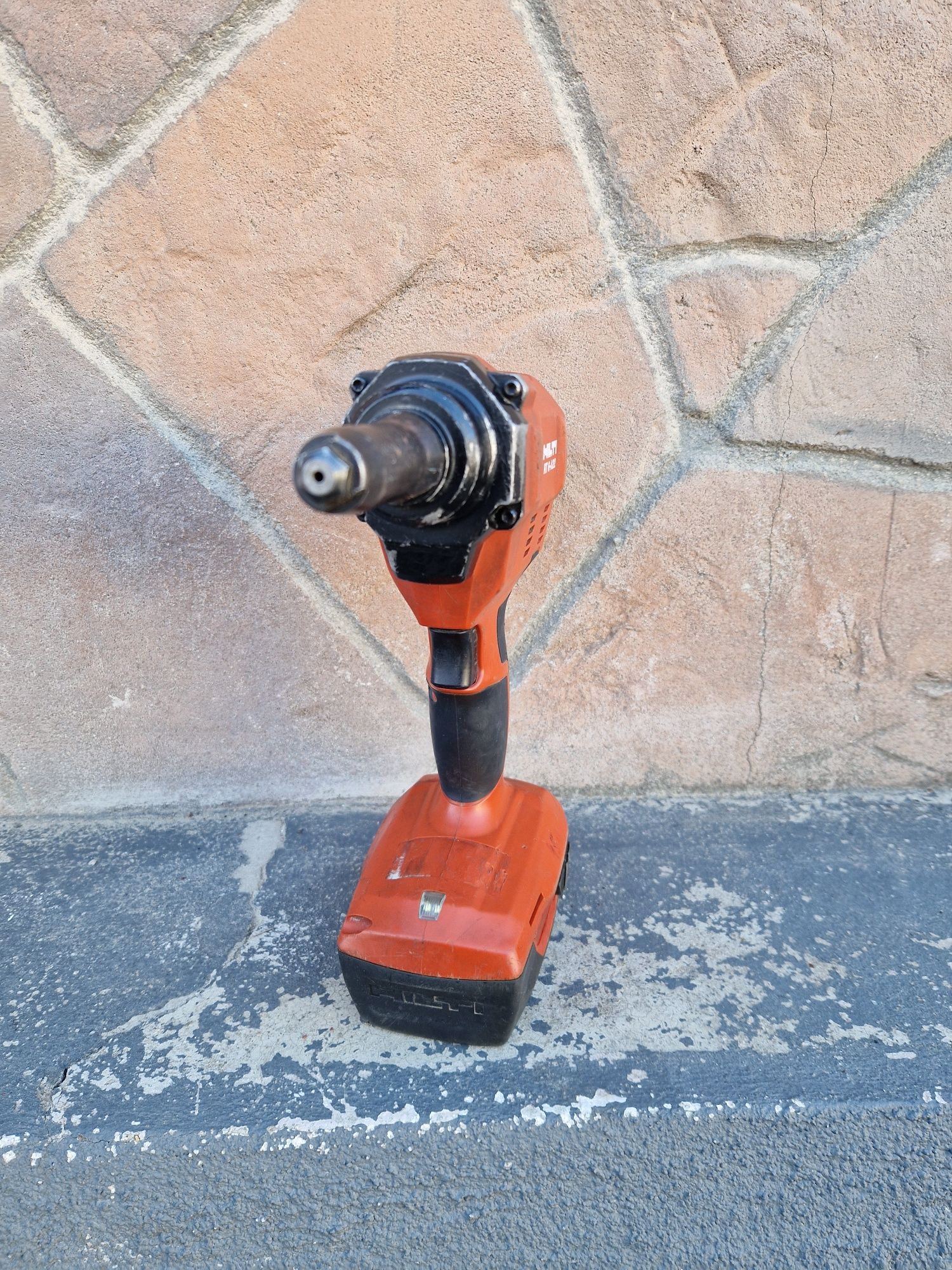 Акумулаторна нитачка HILTI