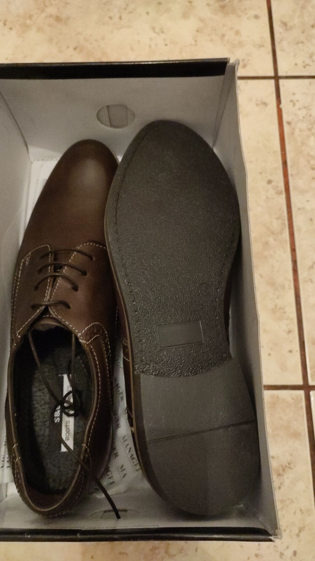 Pantofi noi mărimea 45