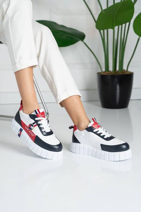 Adidași dama la super preț