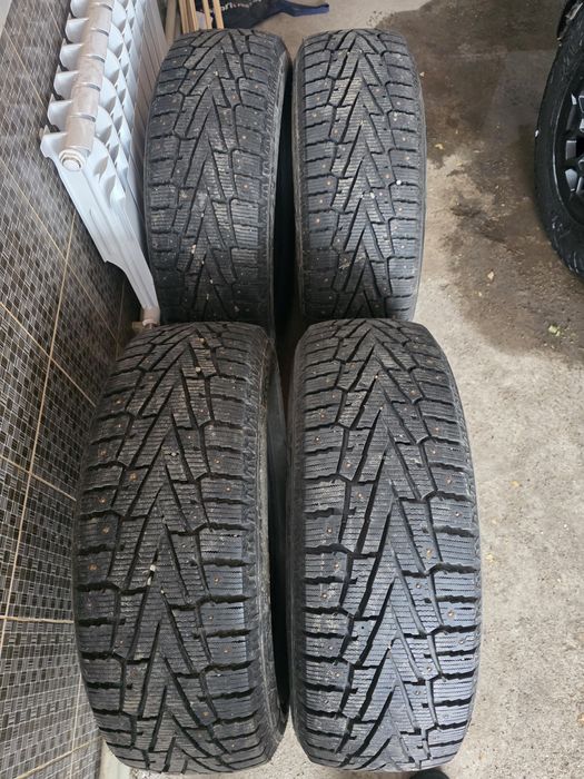 Продам зимнюю шипованую резину 265/60/18