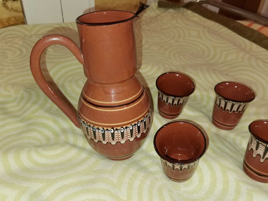 Автентични български глинени рисувани съдове- сервиз от кана и 4 чаши