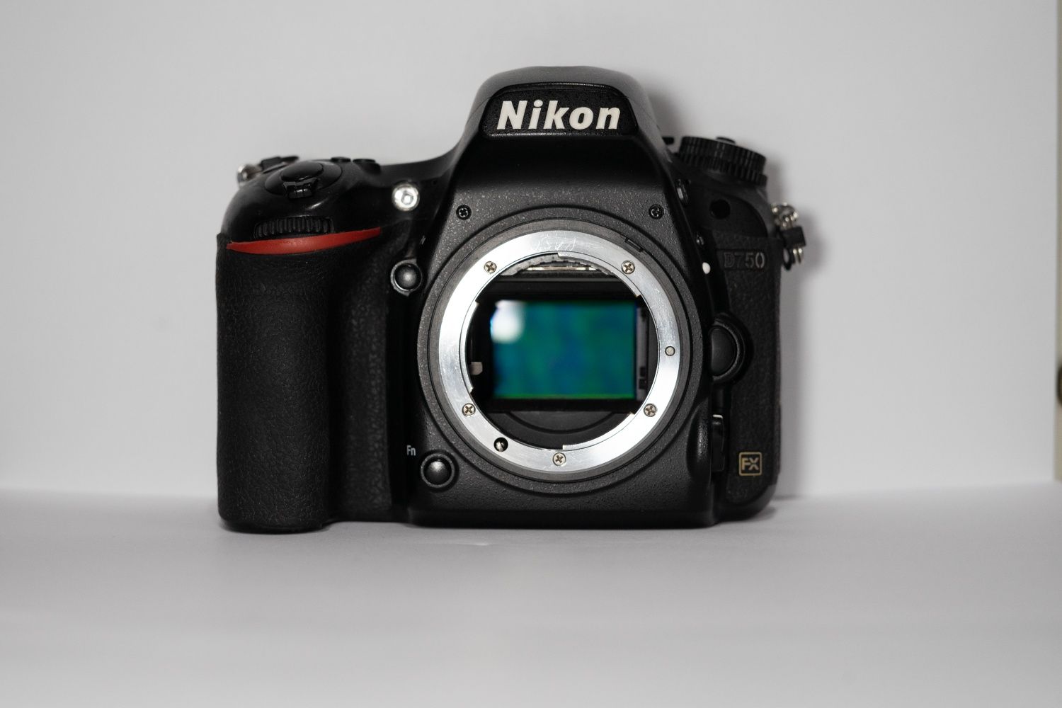 Vând Nikon D750 in stare foarte bună