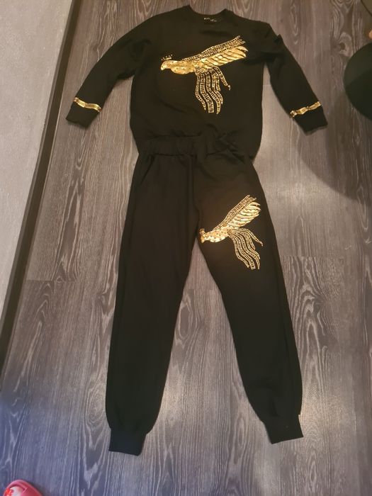 Trening nou fără eticheta mar S-M la 160 lei Timișoara