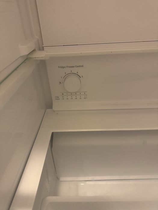 Frigider Samsung model RB33B612ESA