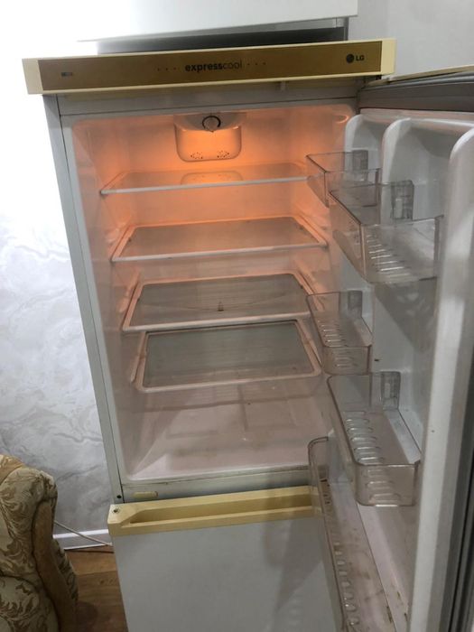 Продам холодильник