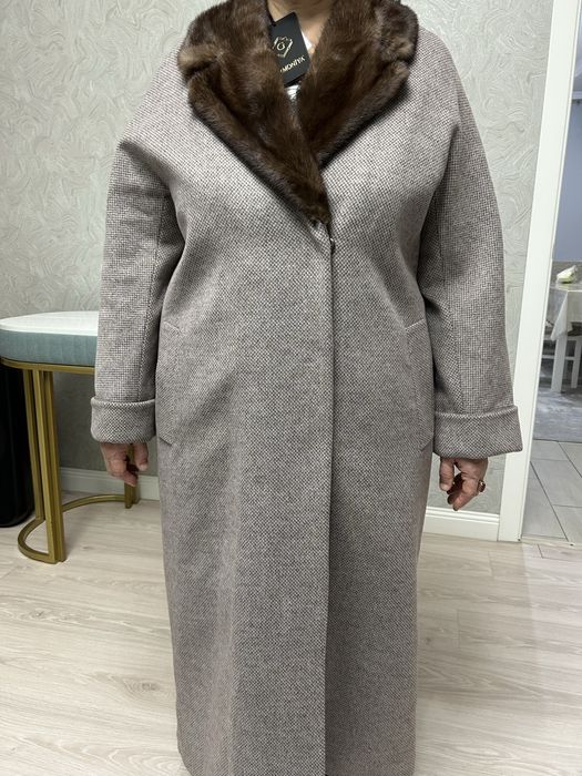 Женское пальто с норковым воротником