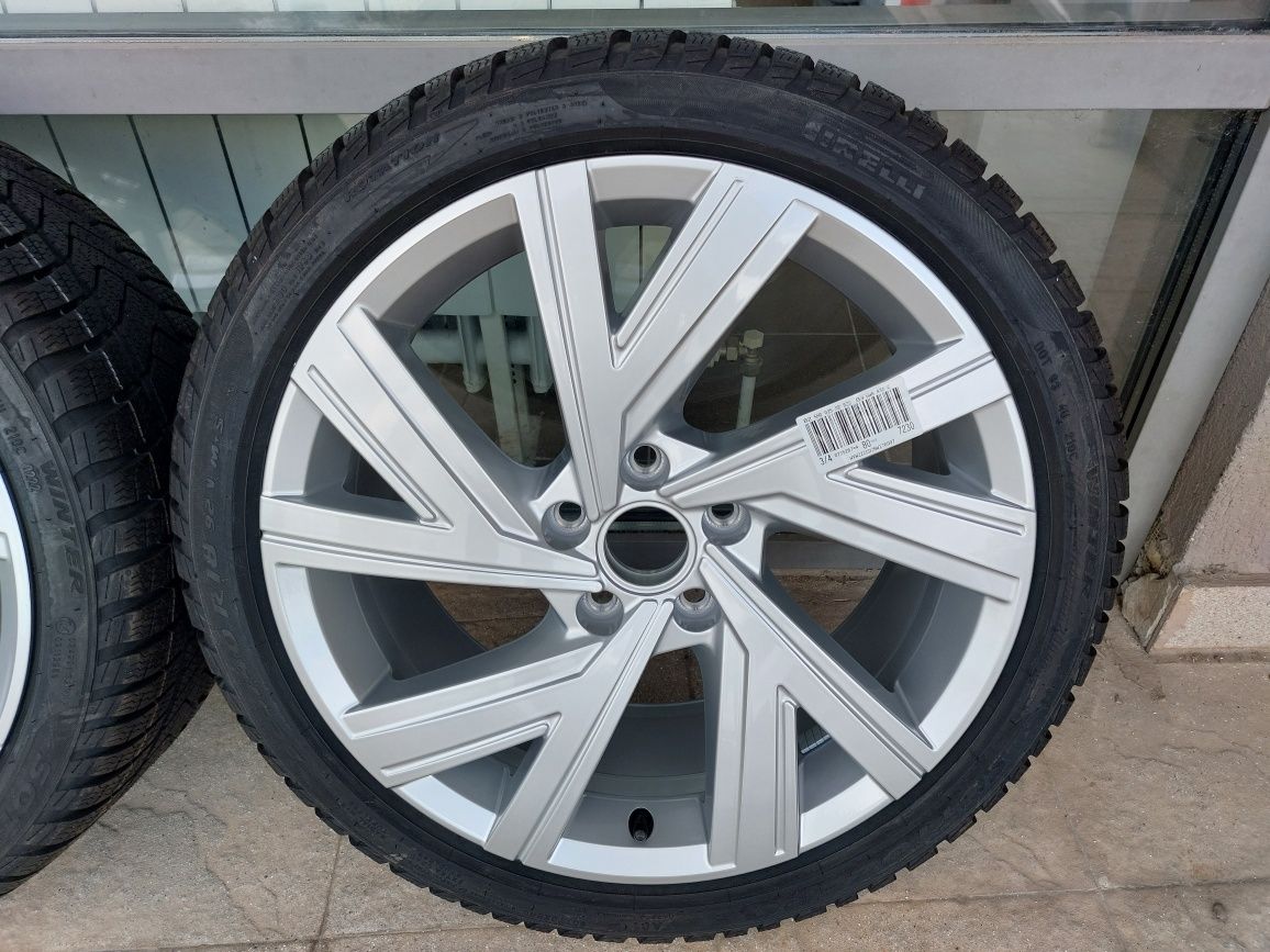 Оригинални джанти и гуми за Golf 8 Bergamo 18" и Pirelli Sottozero 3