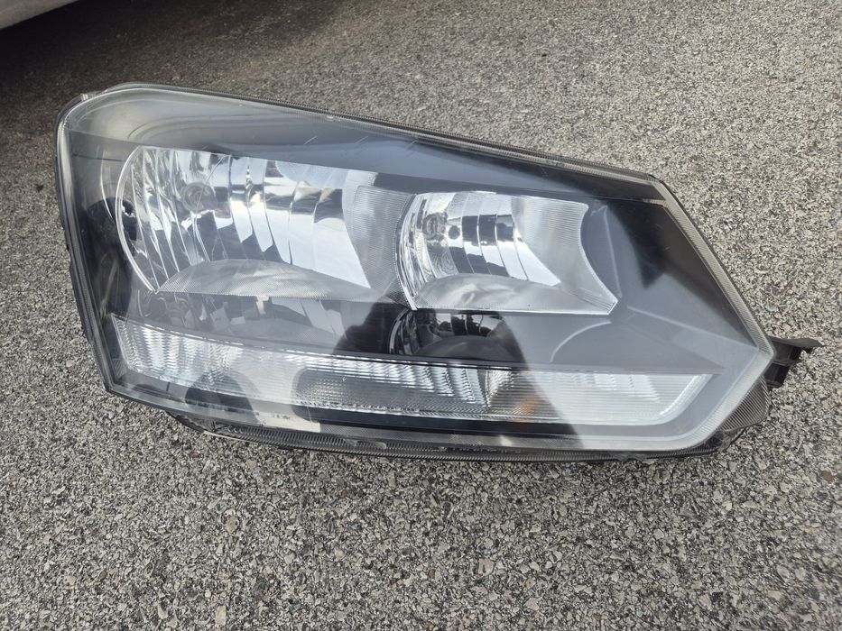 Десен фар Skoda Yeti фарове Шкода Йети