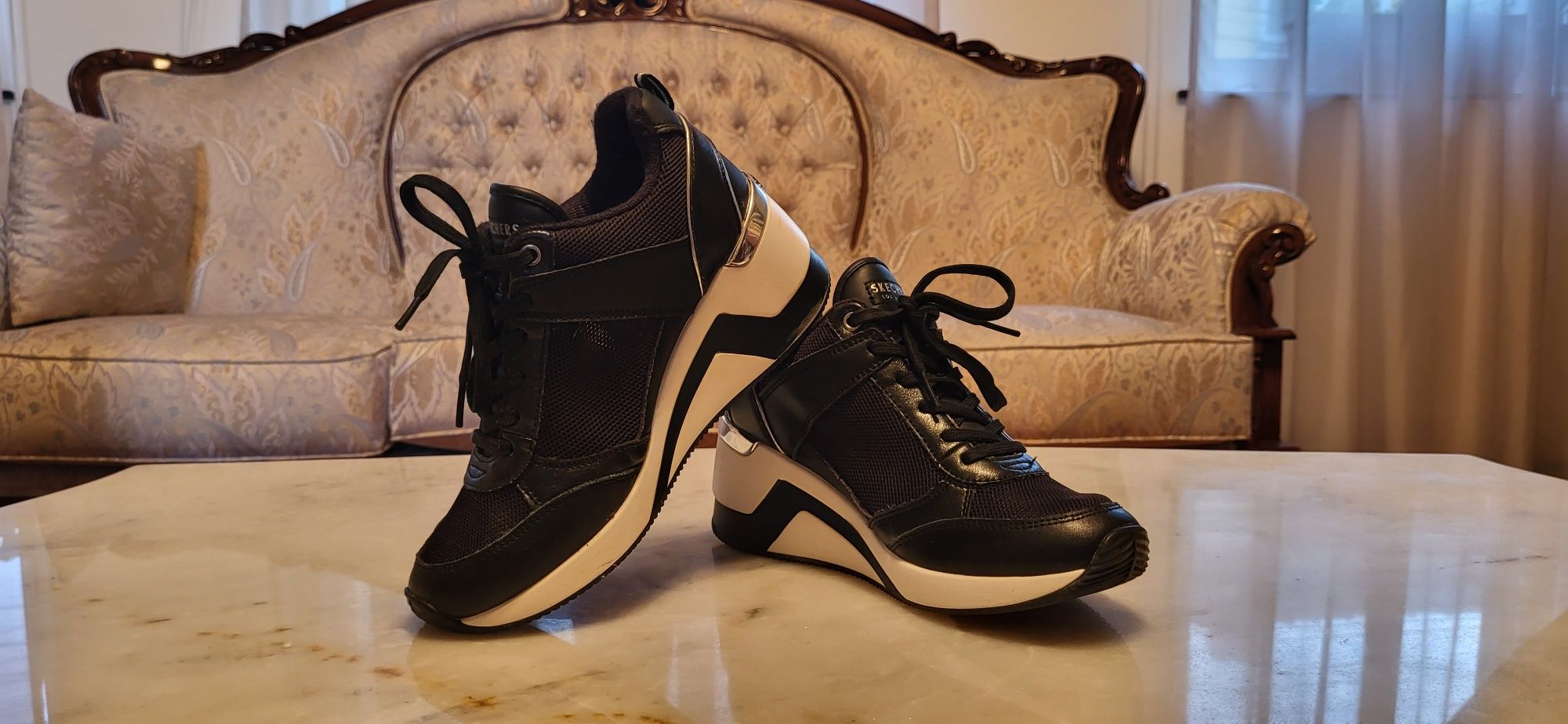 Дамски спортни обувки SKECHERS, номер 37