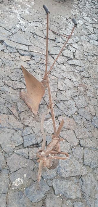 Vând plug pentru cal