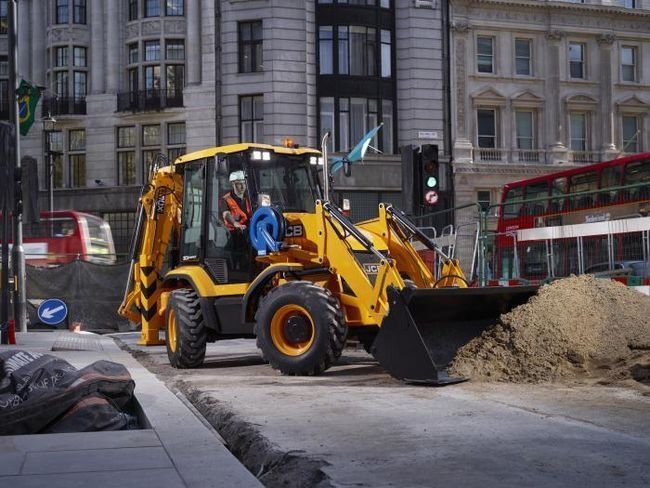 Inchiriere buldoexcavator/miniexcavator cu operator