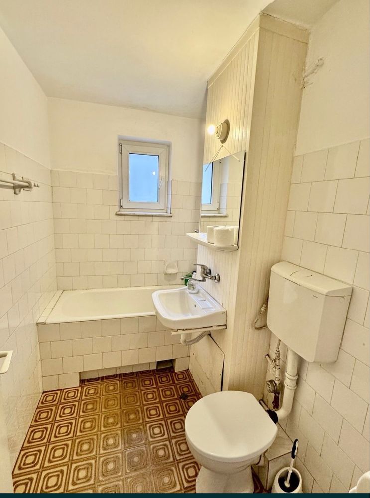 Inchiriez Apartament 2 camere decomandate.