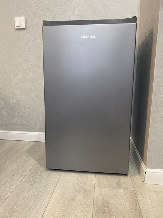 Продам морозильную камеру  Hisense в идеальном состоянии